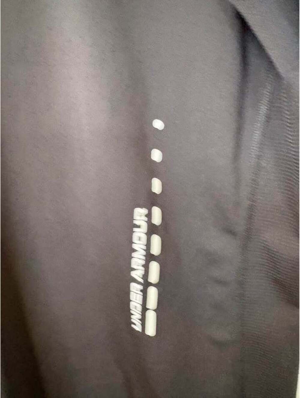 Under Armour HeatGear Shirt Size Medium